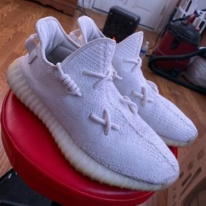 Yeezy Creams Size 10